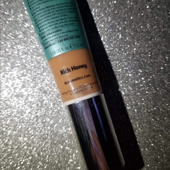It Cosmetics Your Skin But Better Matte Foundation - Picture 5 of 8